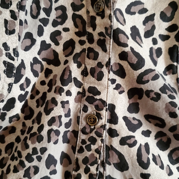 💙 V- neck Lane Bryant Cheetah Print blouse Size 22/24 - Picture 4 of 4